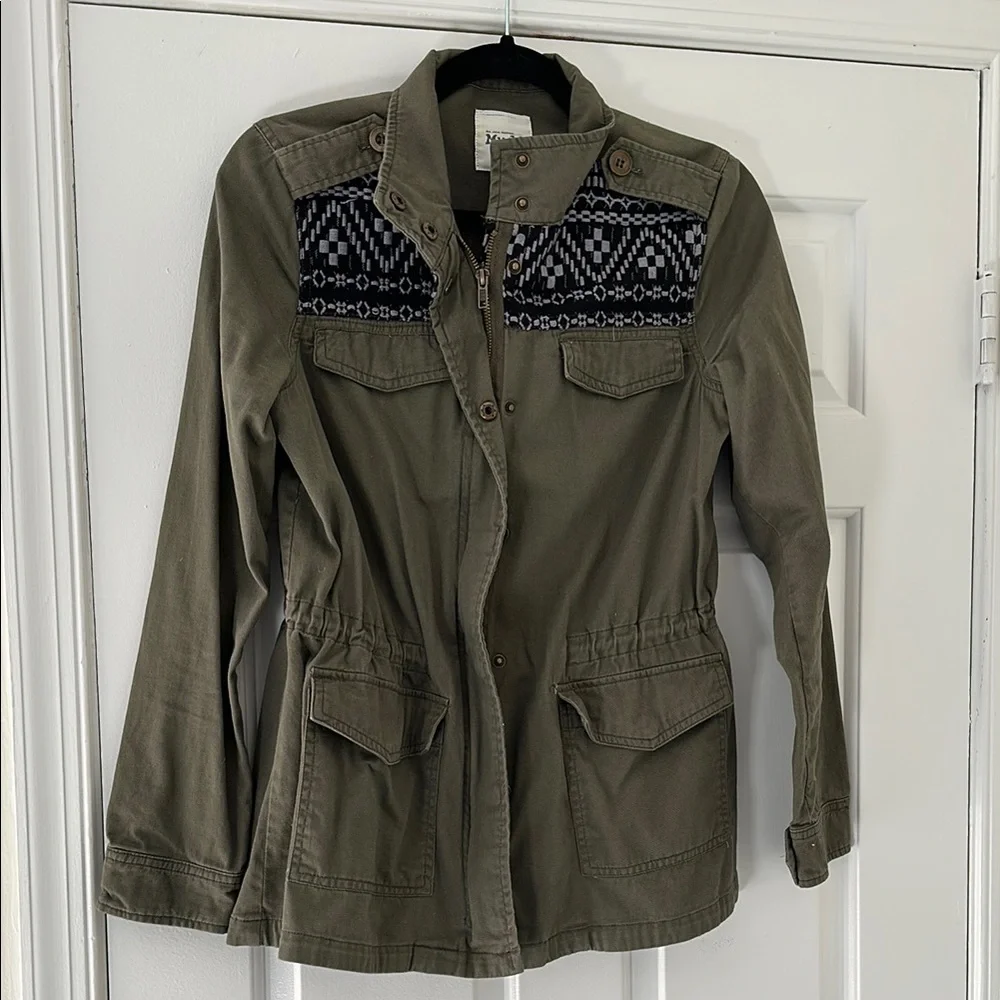 Lightweight Jacket - Picture 1 of 5
